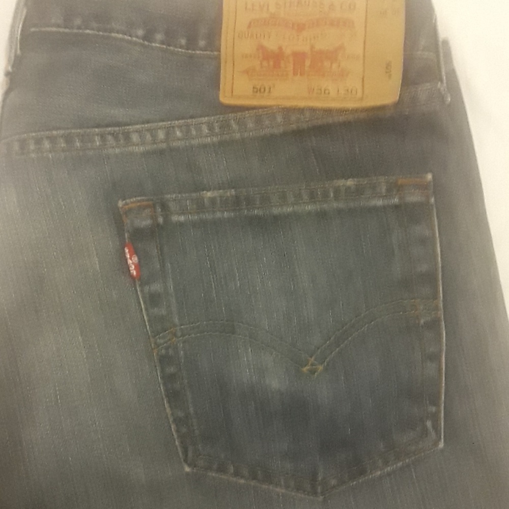 Levi 501s botton fly